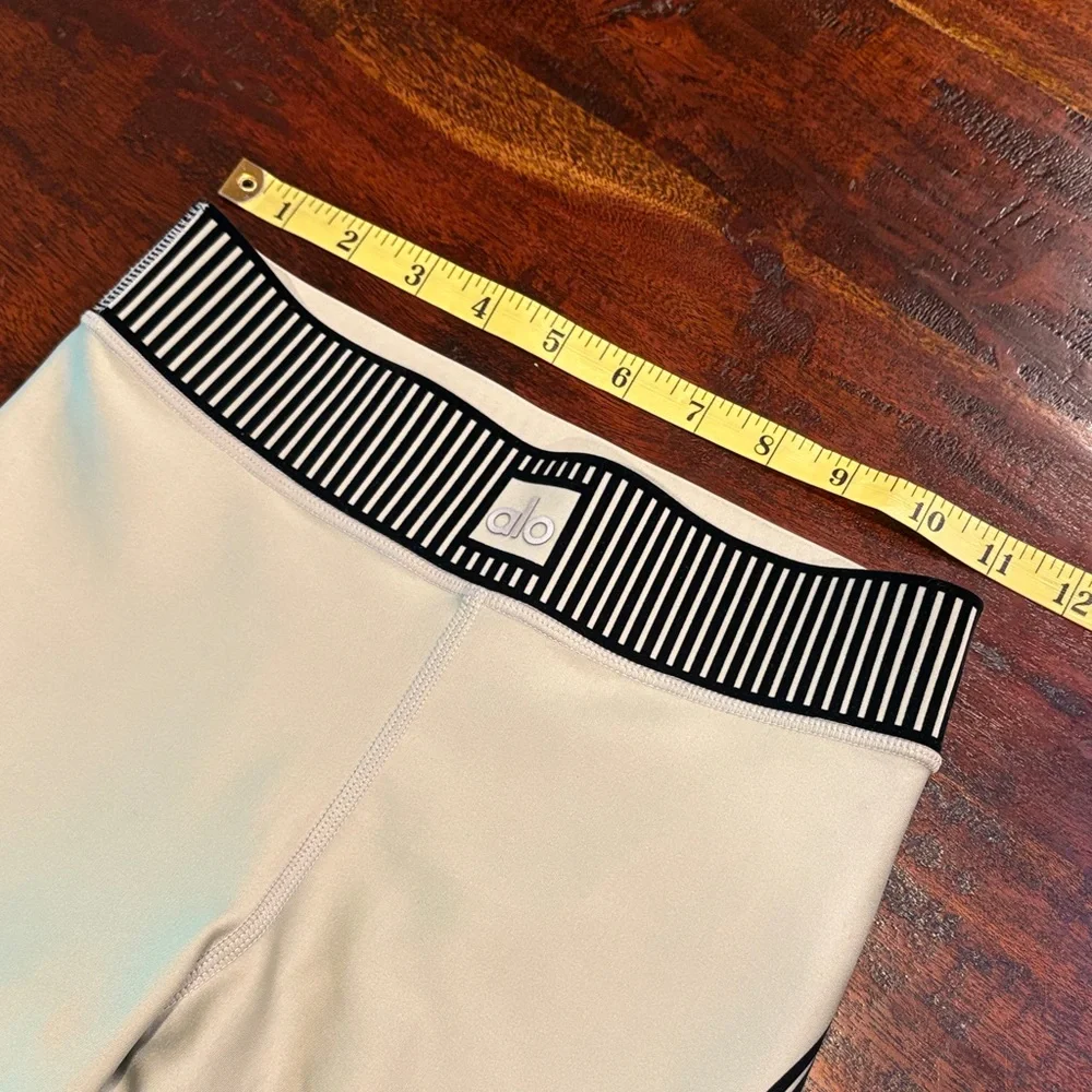 ALO Yoga Olive Green High-Waist Leggings with Black Trim